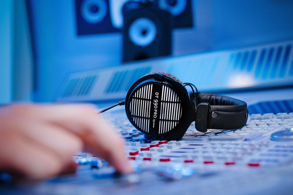DT 990 Pro Studio Headphones L75819