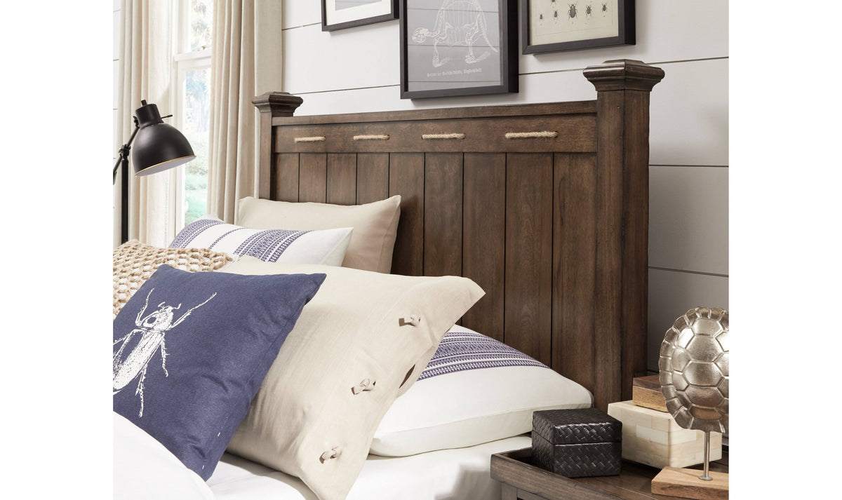 Twin Low Post Bed in Cabin Brown W403
