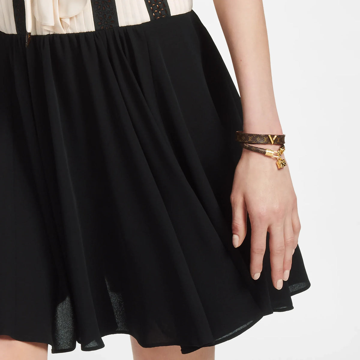 V bracelet H3904