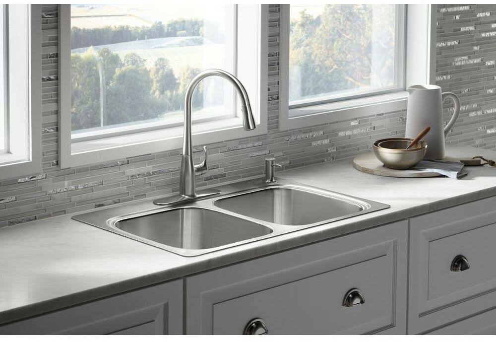 Vibrant Stainless Pull-Down Faucet with Soap Dispenser W946651